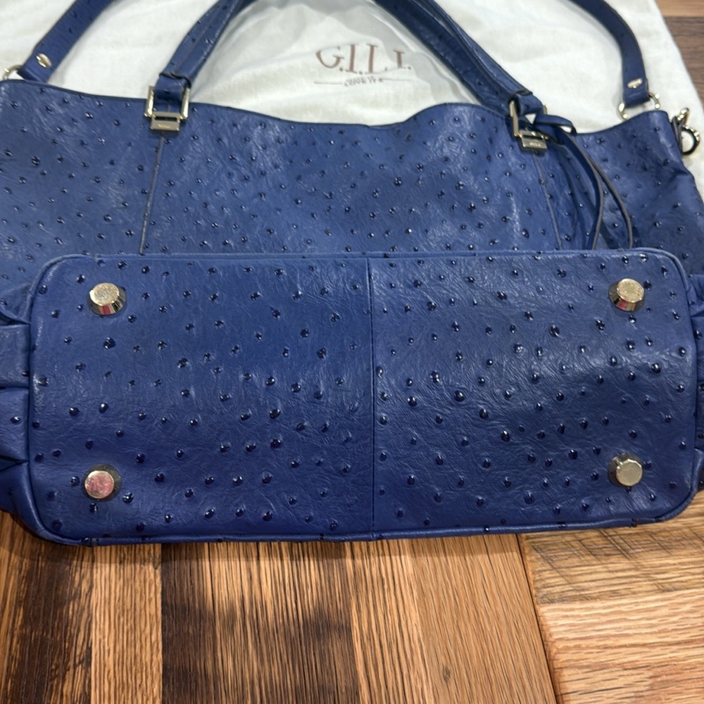 G.I.L.I. Blue Leather Shoulder Bag with Adjustable Strap/Gold Hardware - Picture 2 of 9